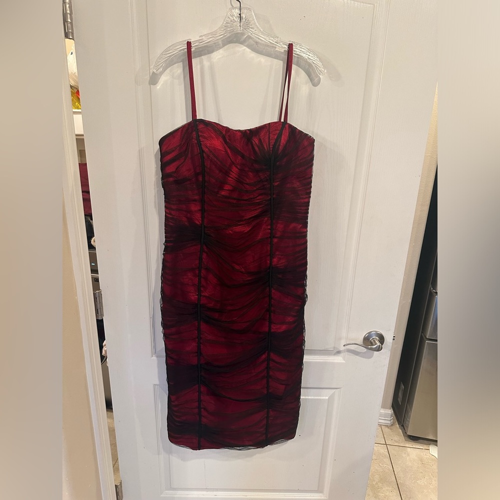 elite champagne women’s spaghetti strap red dress w black mesh overlay size 8